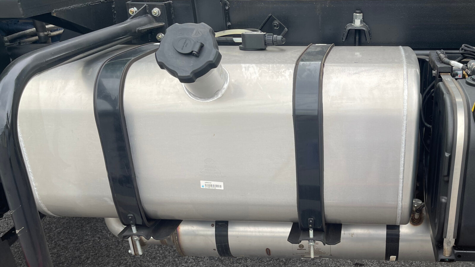 Bình nhiên liệu hợp kim nhôm với thể tích lớn lên tới 150L.