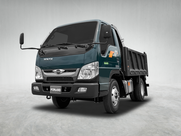 Đầu xe được thiết kế cứng cáp, mạnh mẽ.