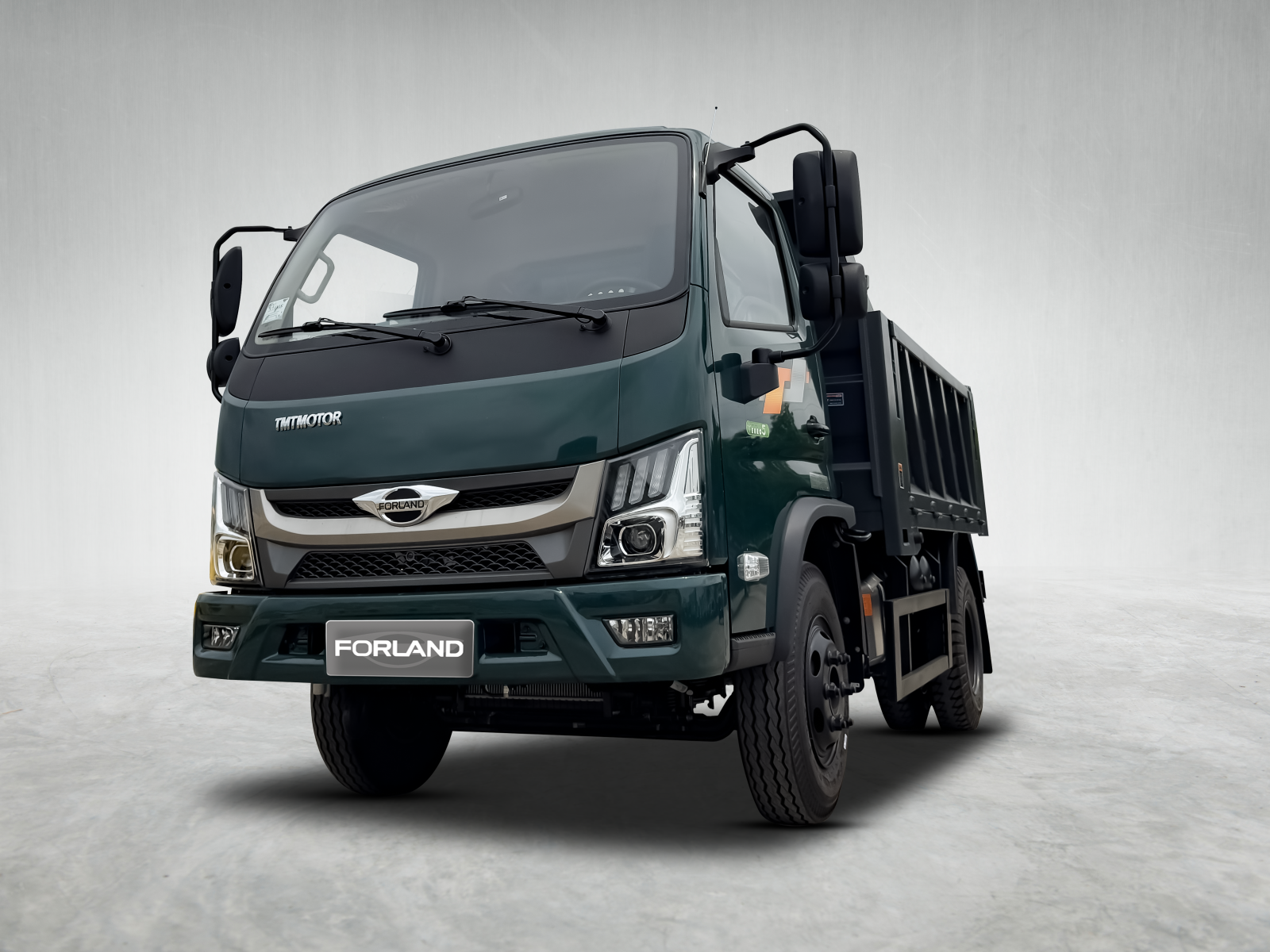 Đầu xe được thiết kế cứng cáp, mạnh mẽ.