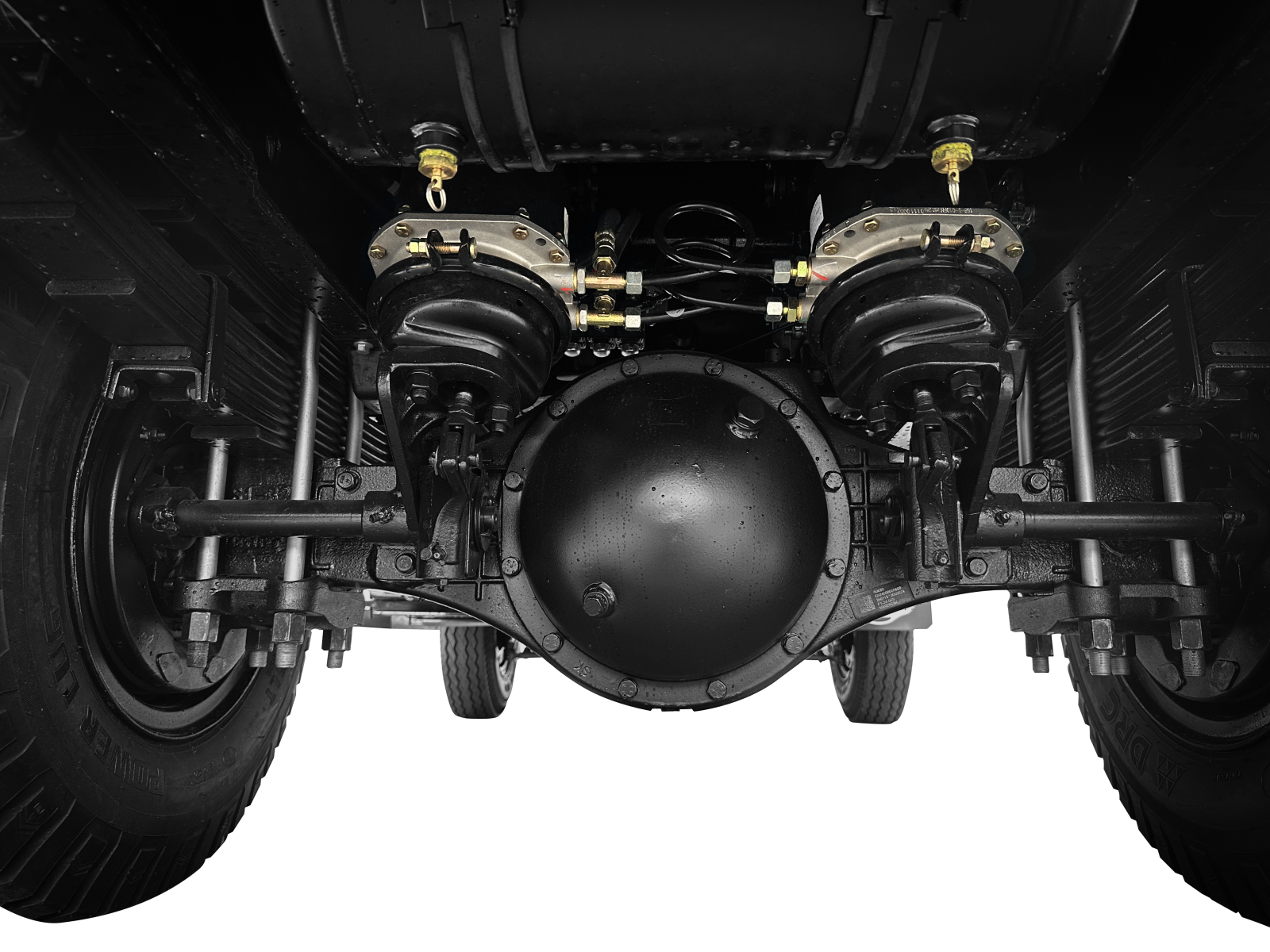 Cầu trước 3 tấn; Cầu sau 7.5 tấn.