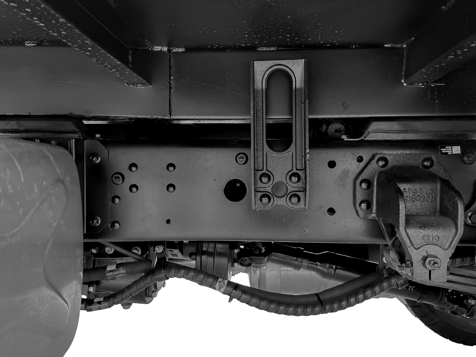 FL600D sử dụng thép cường lực B610L, tiết diện 215 x 65 x (6+4) mm.