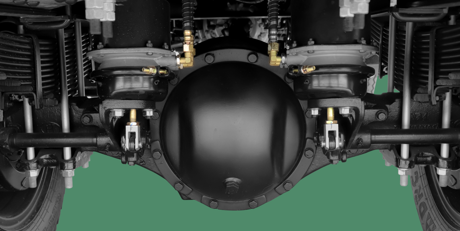 Cầu trước 4 tấn, cầu sau 9 tấn; tỉ số truyền 6.333.